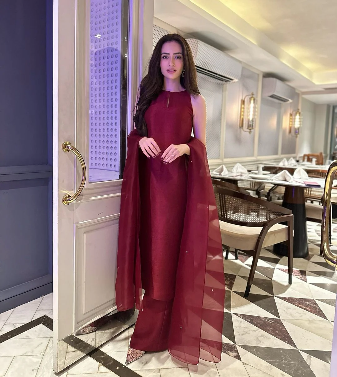 Maroon - Image 8