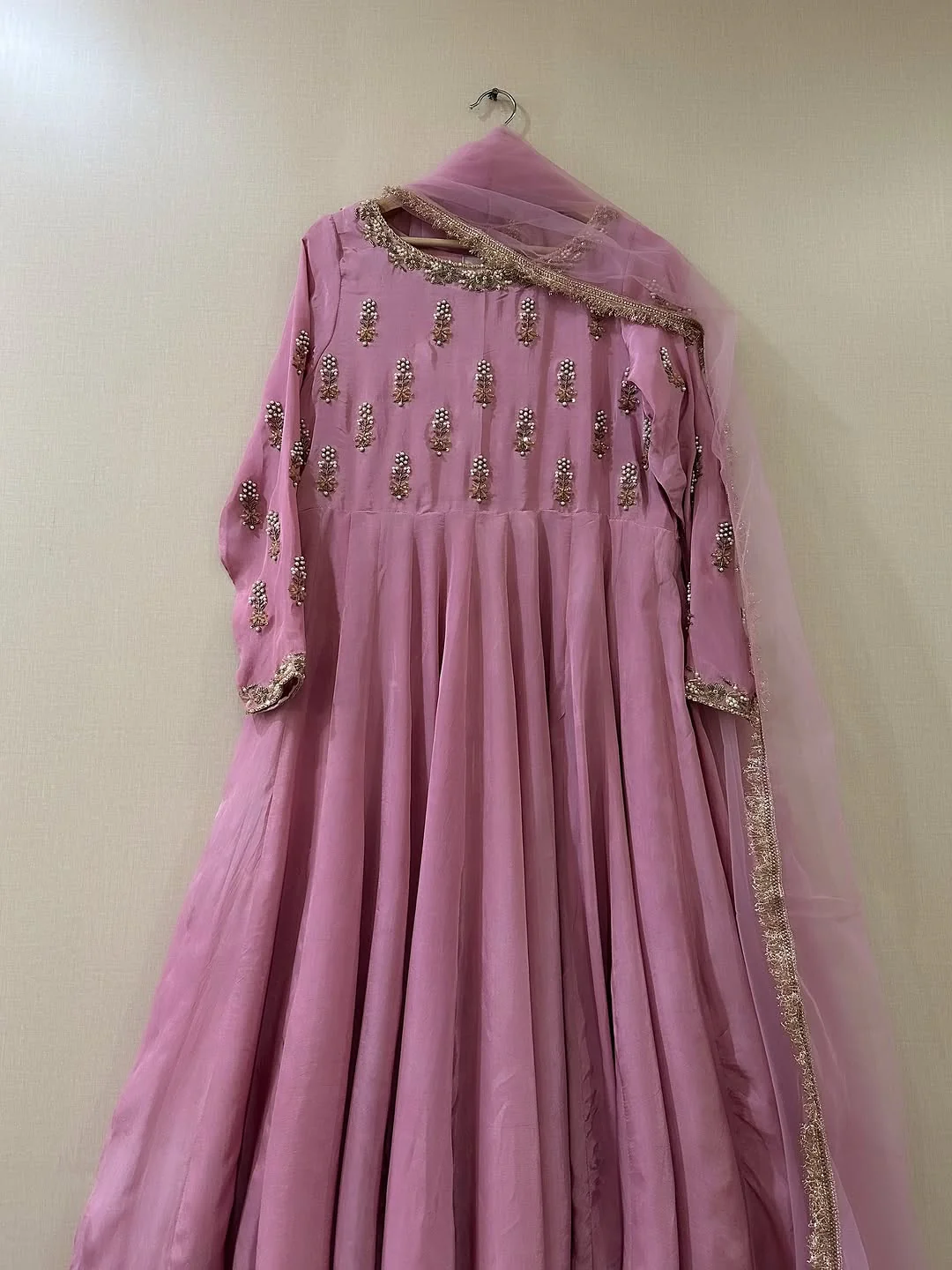 Saloni - Image 3